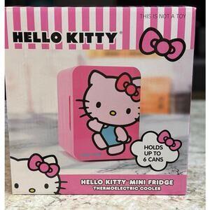 Hello Kitty Pink 6 Can Personal Mini Fridge Thermoelectric Cooler Sanrio 4L NEW!